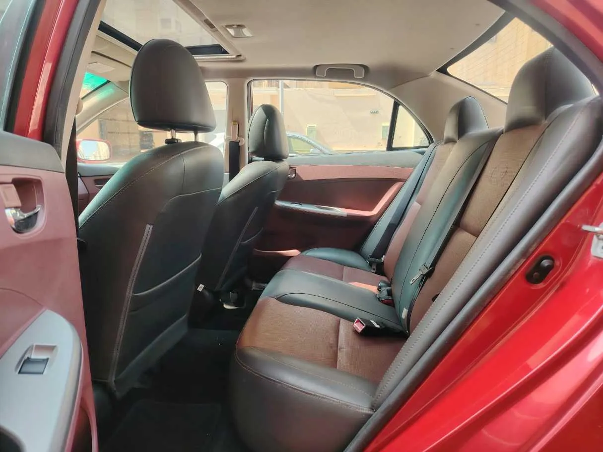 Car image 19
