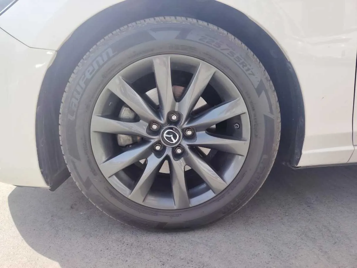 Car image 10