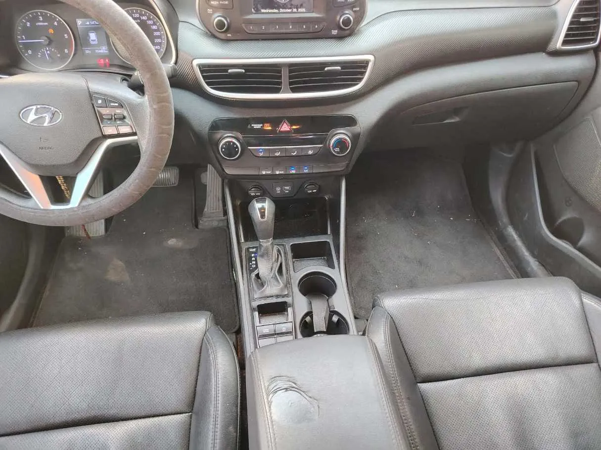 Car image 26