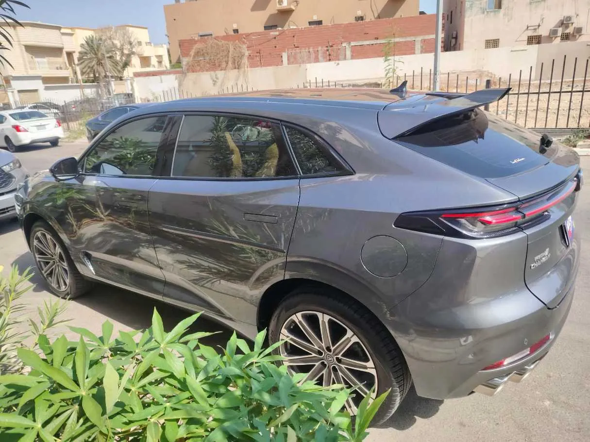 Car image 8