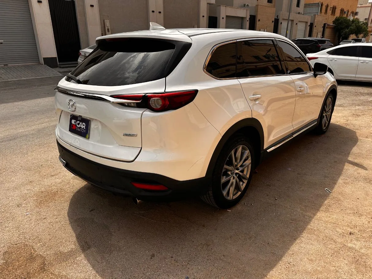 Car image 5