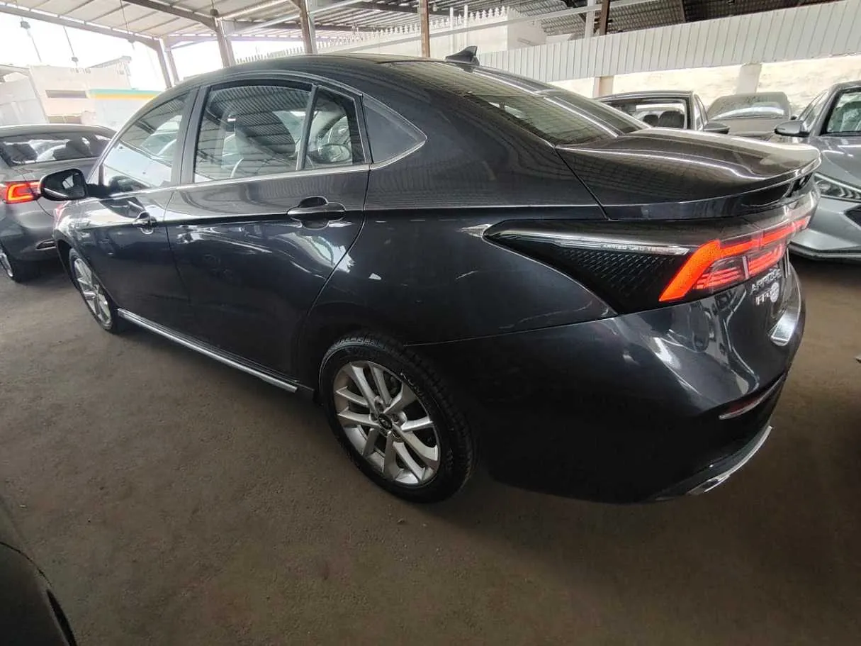 Car image 8