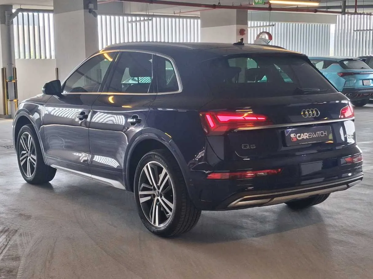 Car image 7