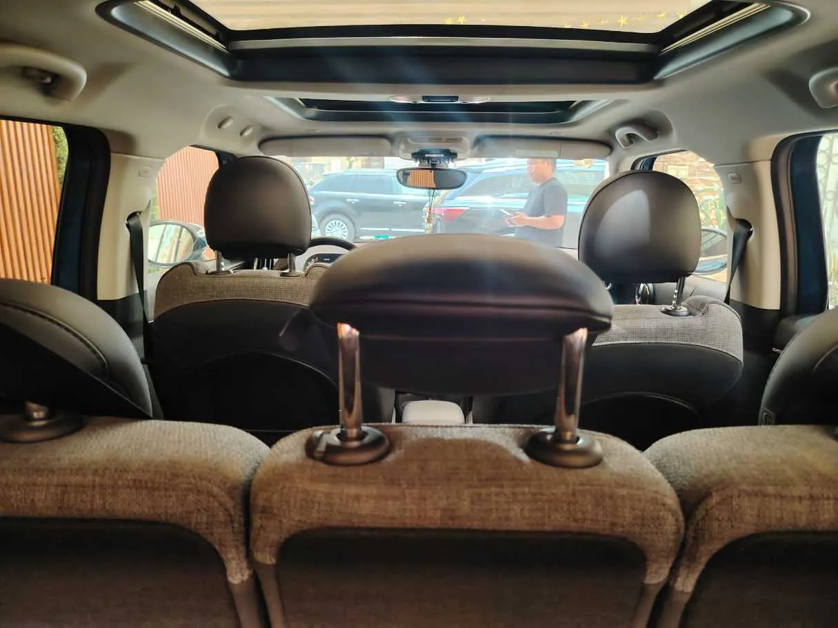 Car image 20