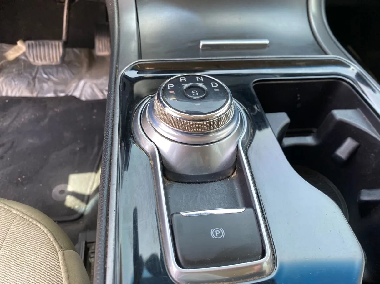 Car image 15