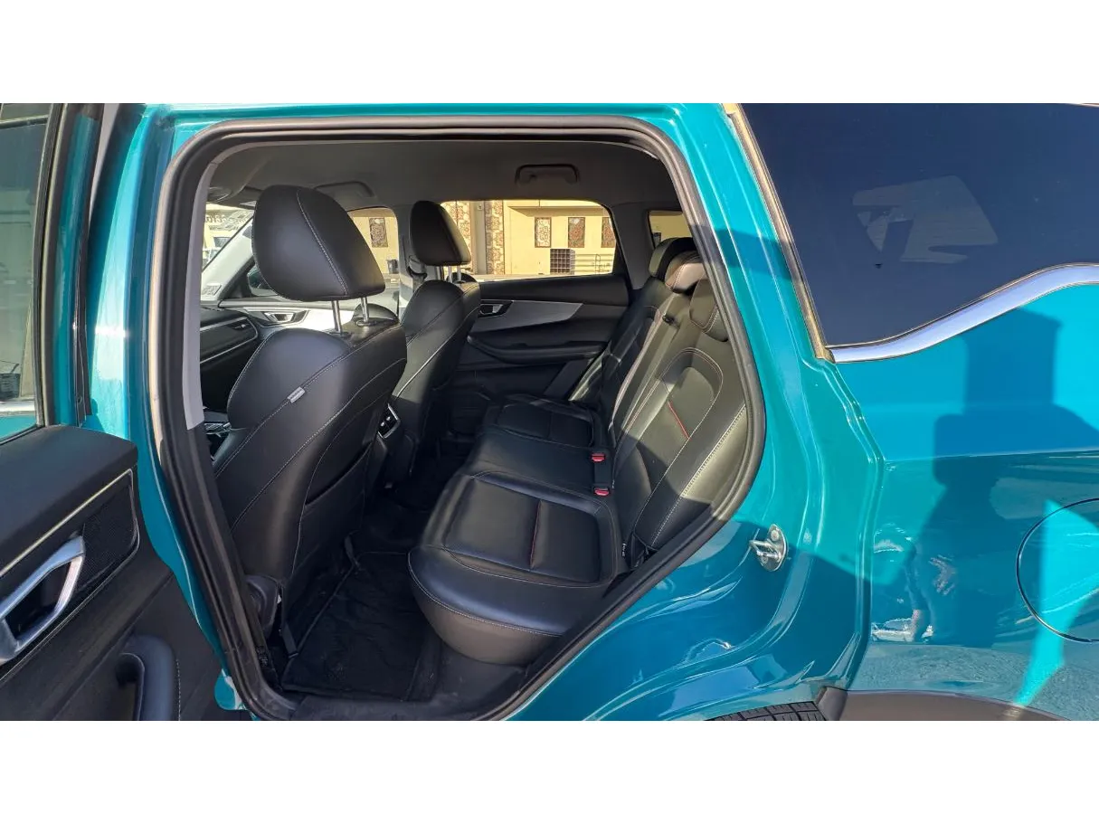 Car image 13
