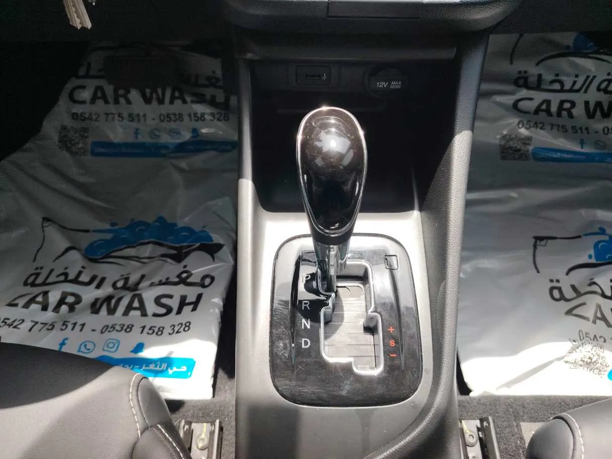 Car image 19