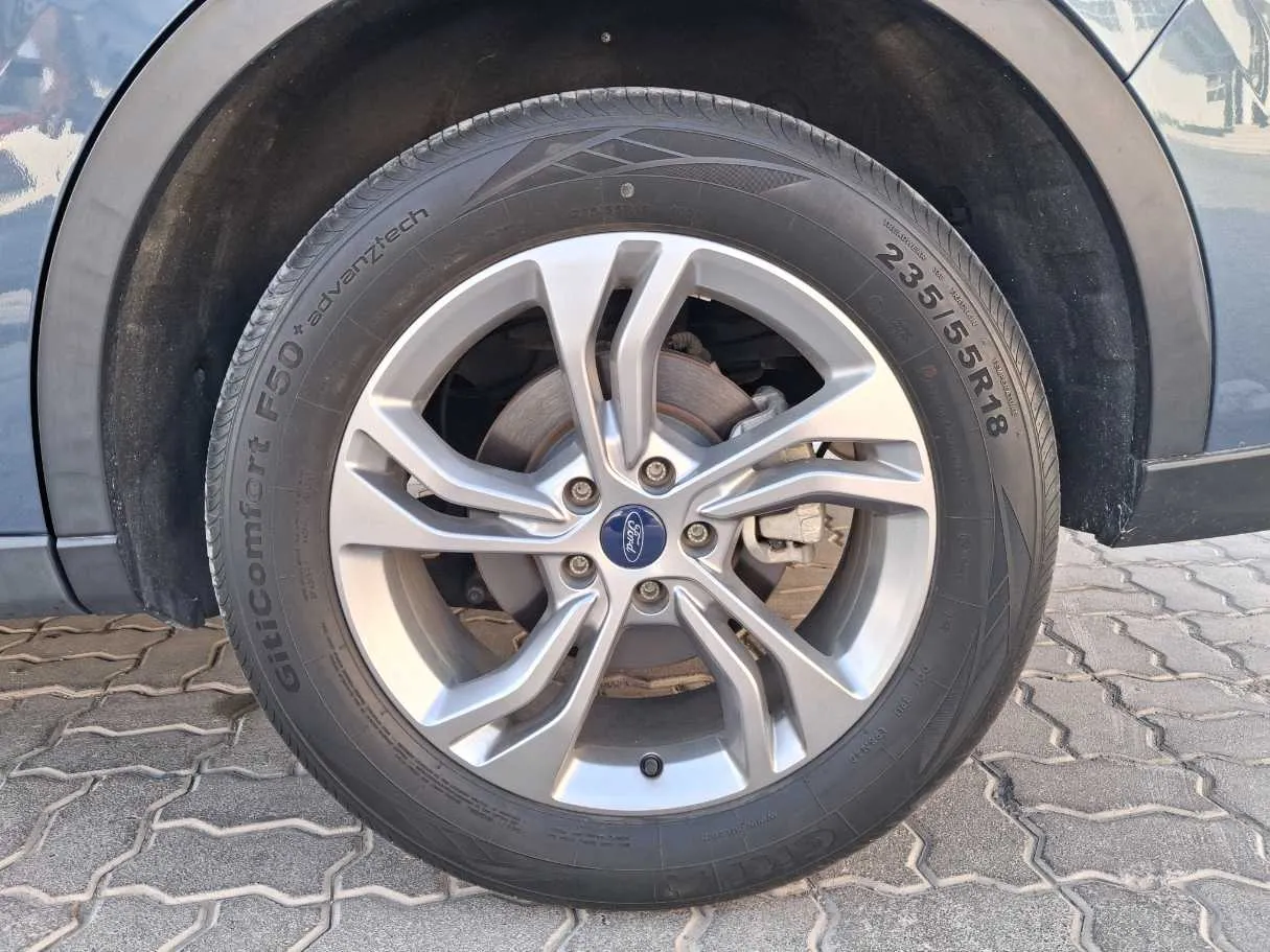 Car image 9