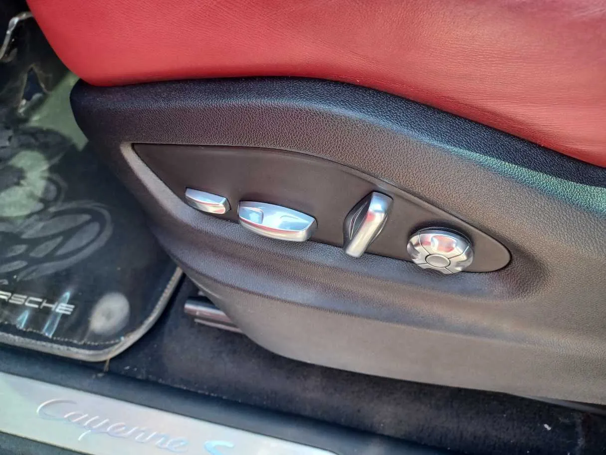Car image 24