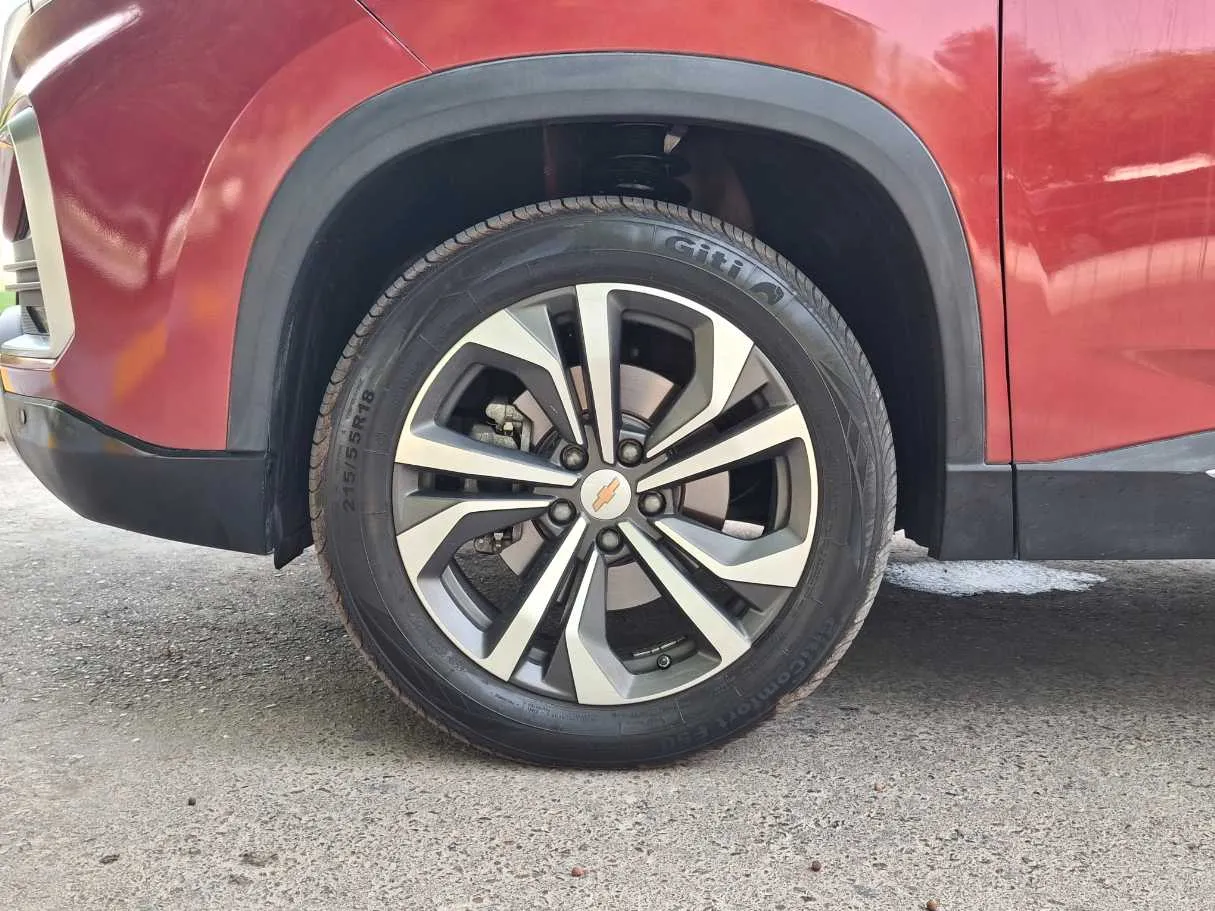 Car image 9