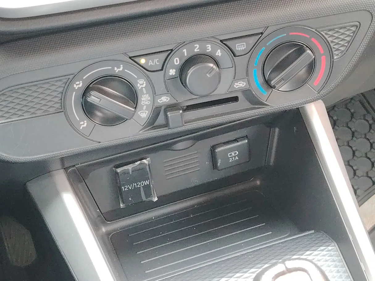 Car image 27