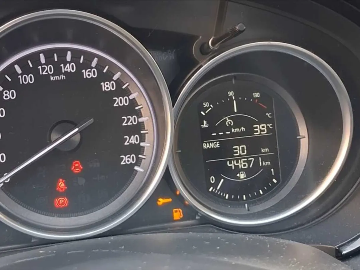 Car image 18