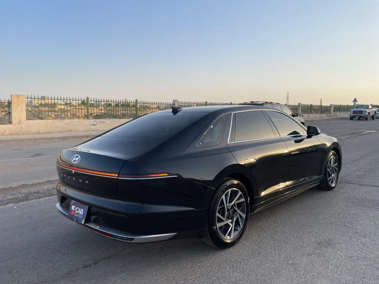 Car image 5