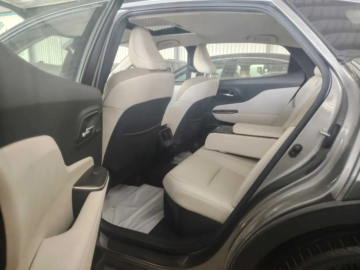 Car image 22