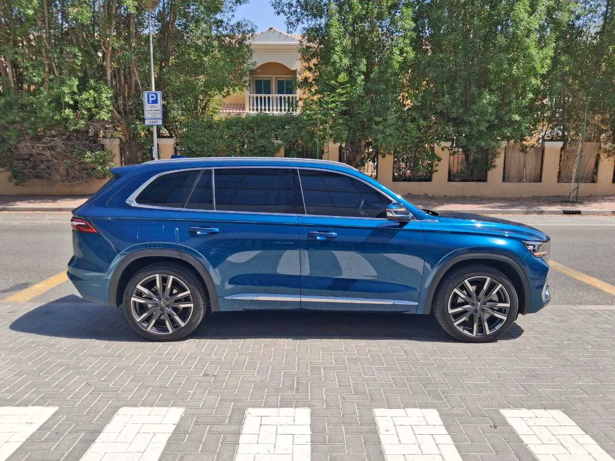 Car image 4