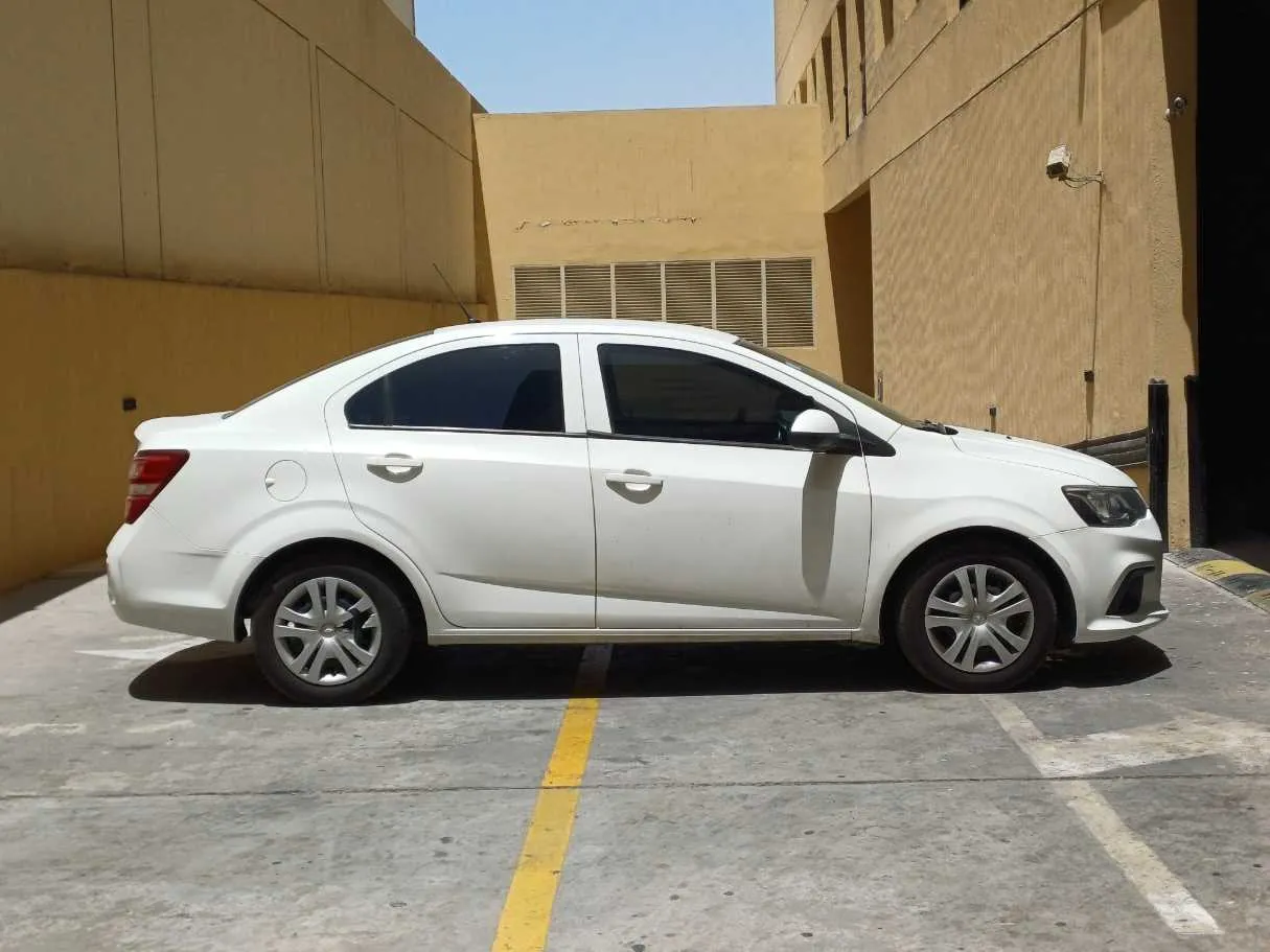 Car image 8