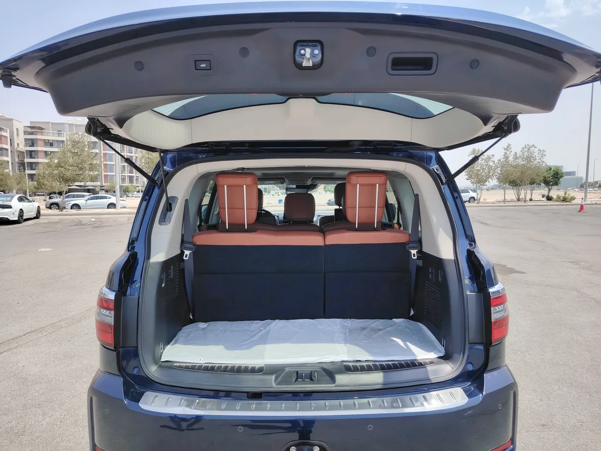Car image 25