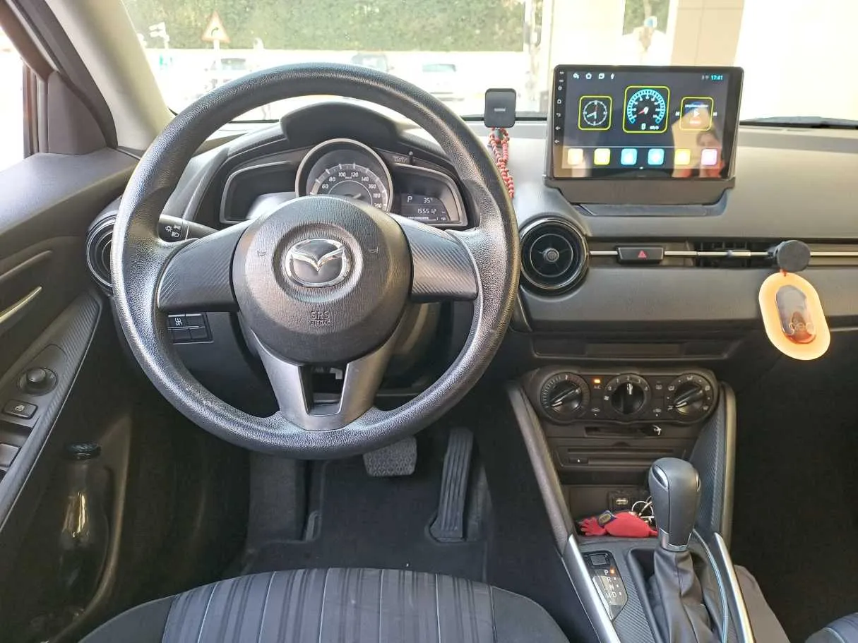 Car image 15