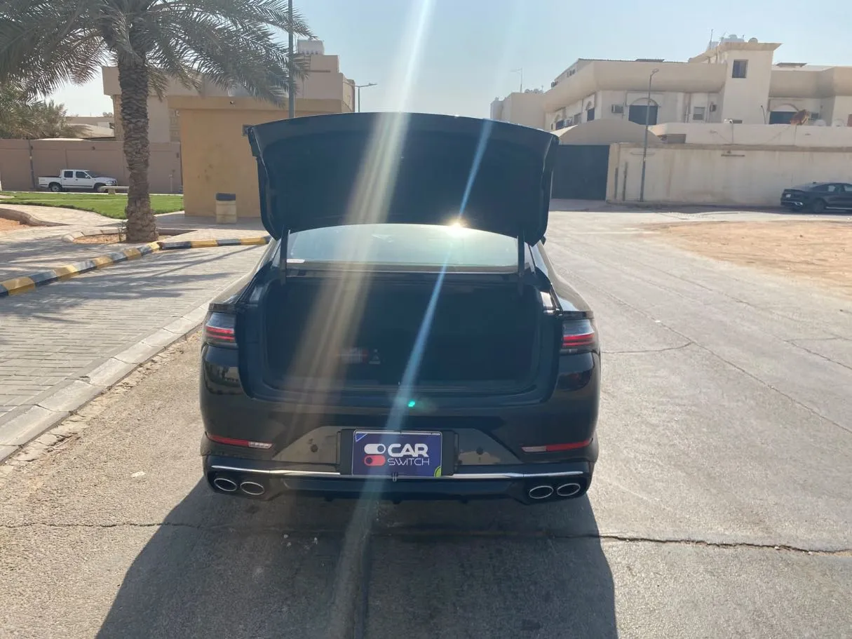 Car image 19