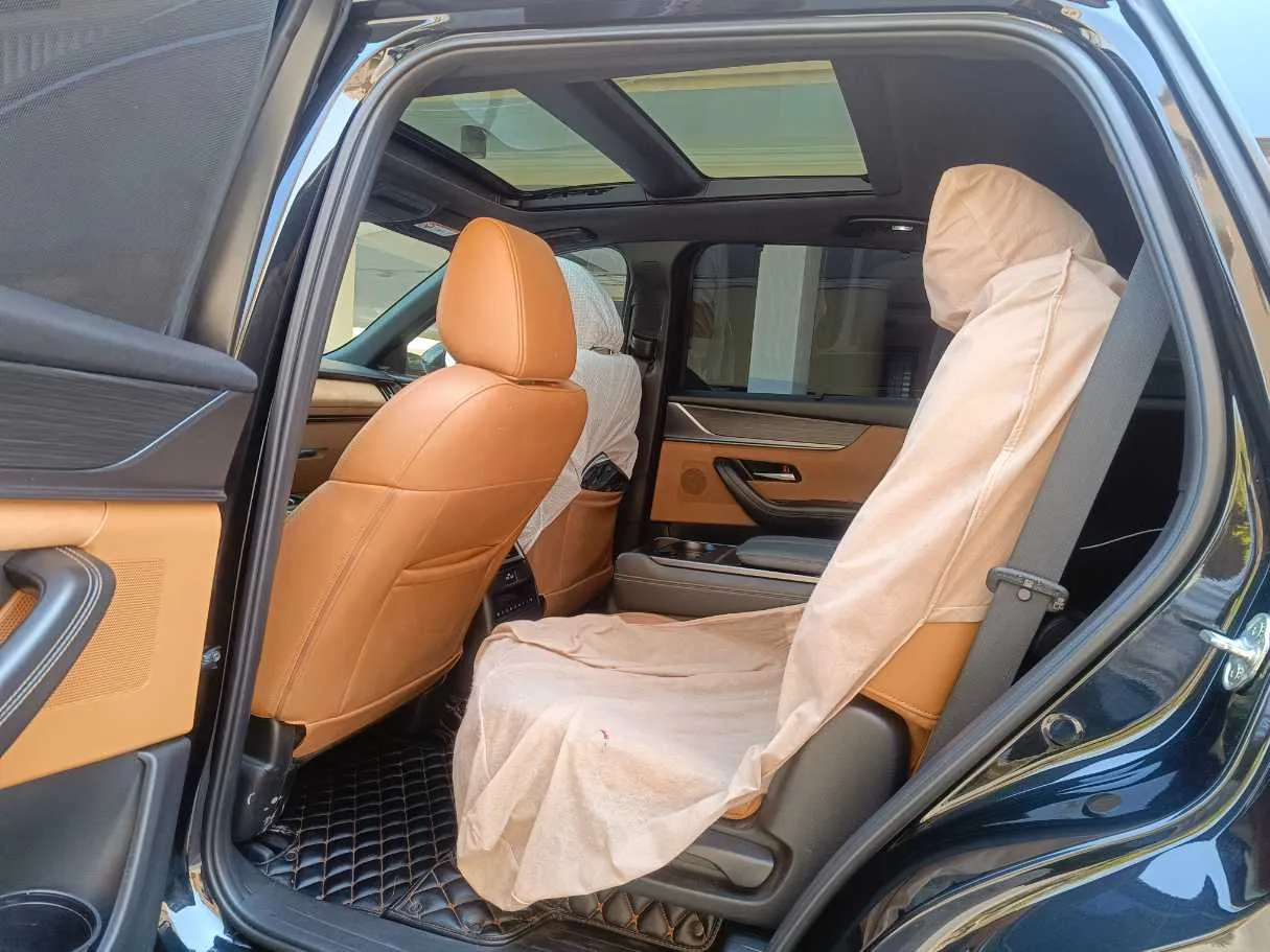 Car image 20