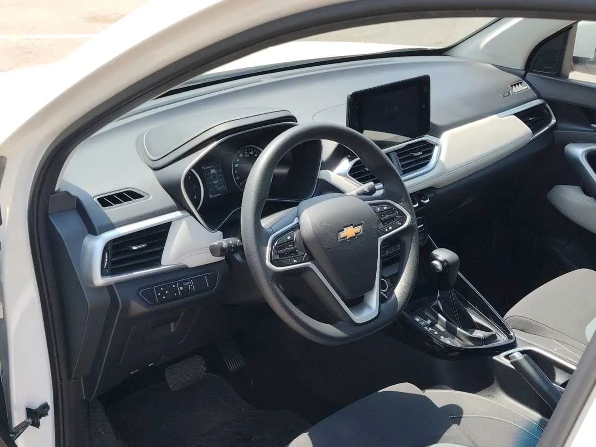 Car image 13