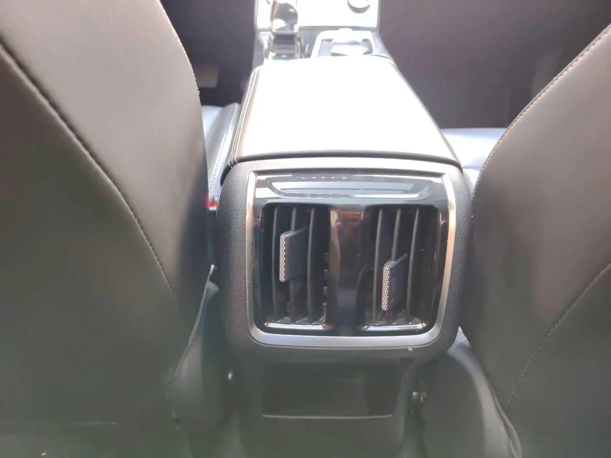Car image 35