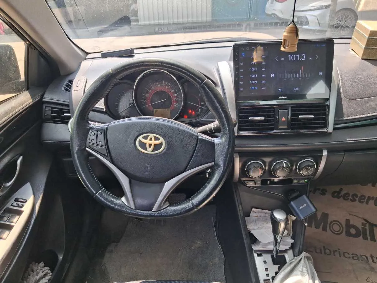 Car image 18