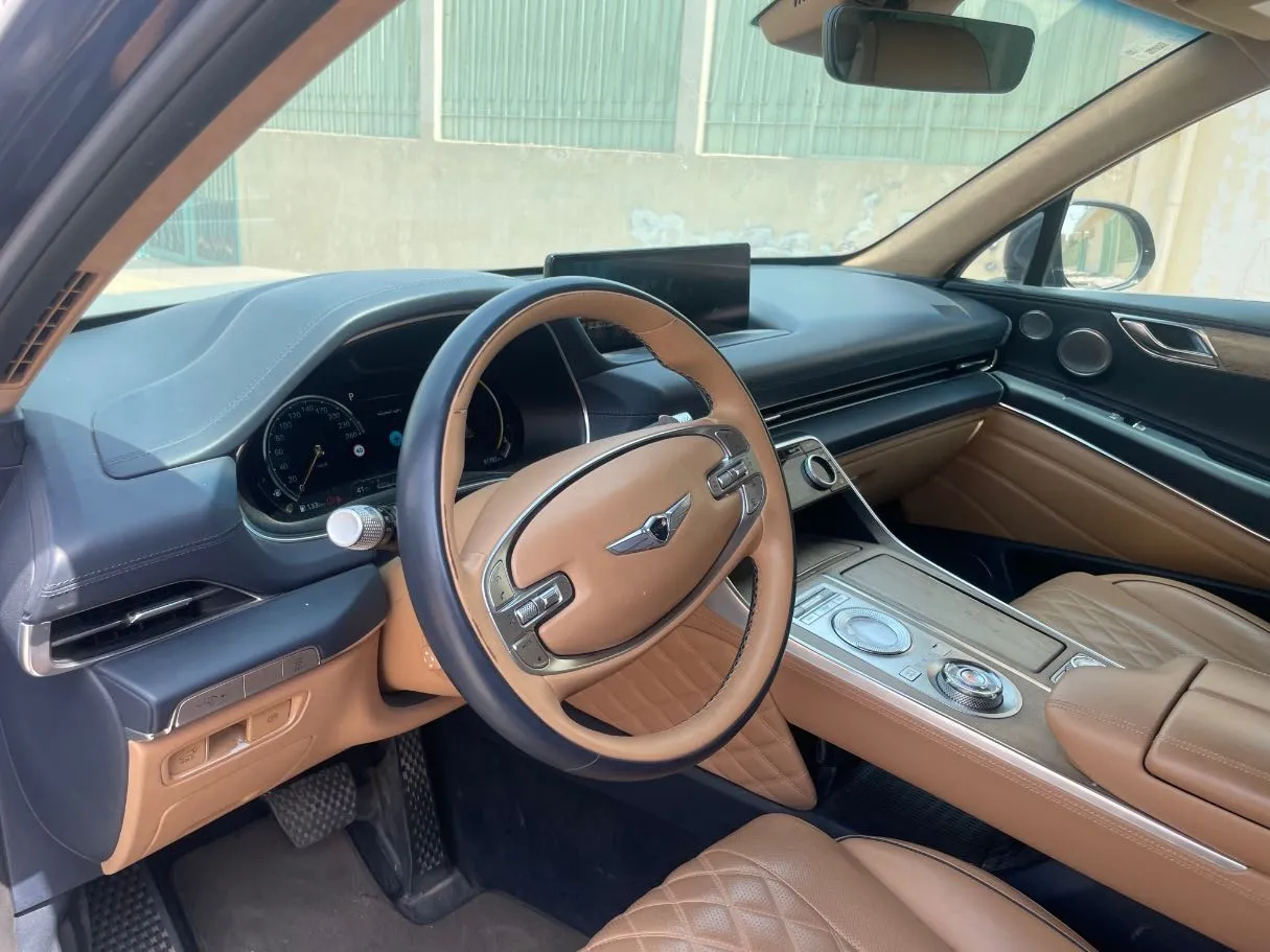Car image 13