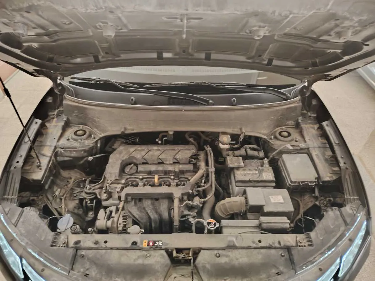 Car image 30