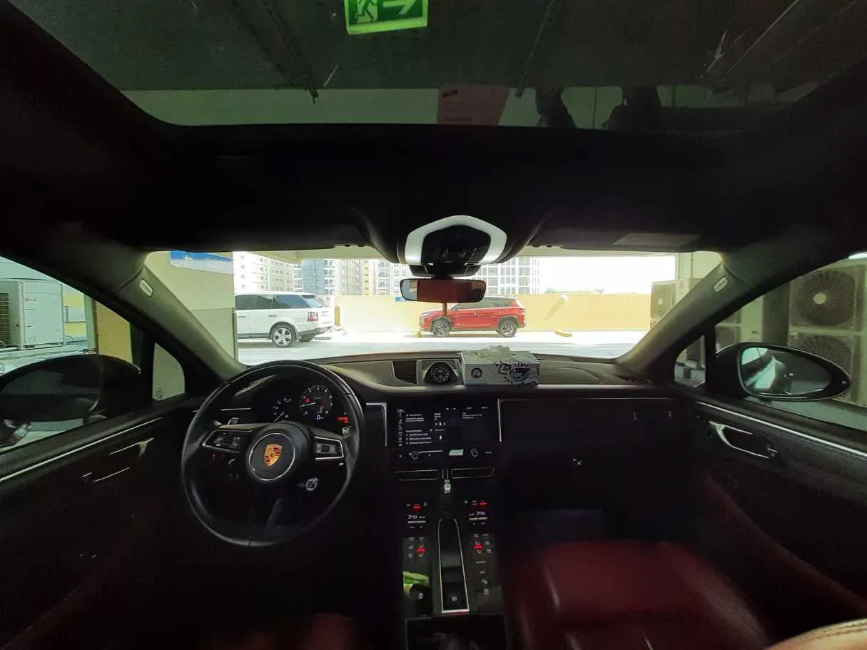Car image 16