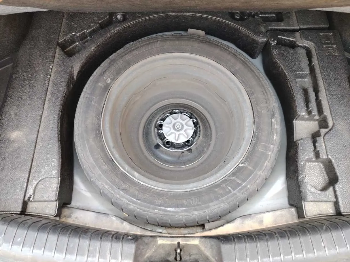 Car image 26