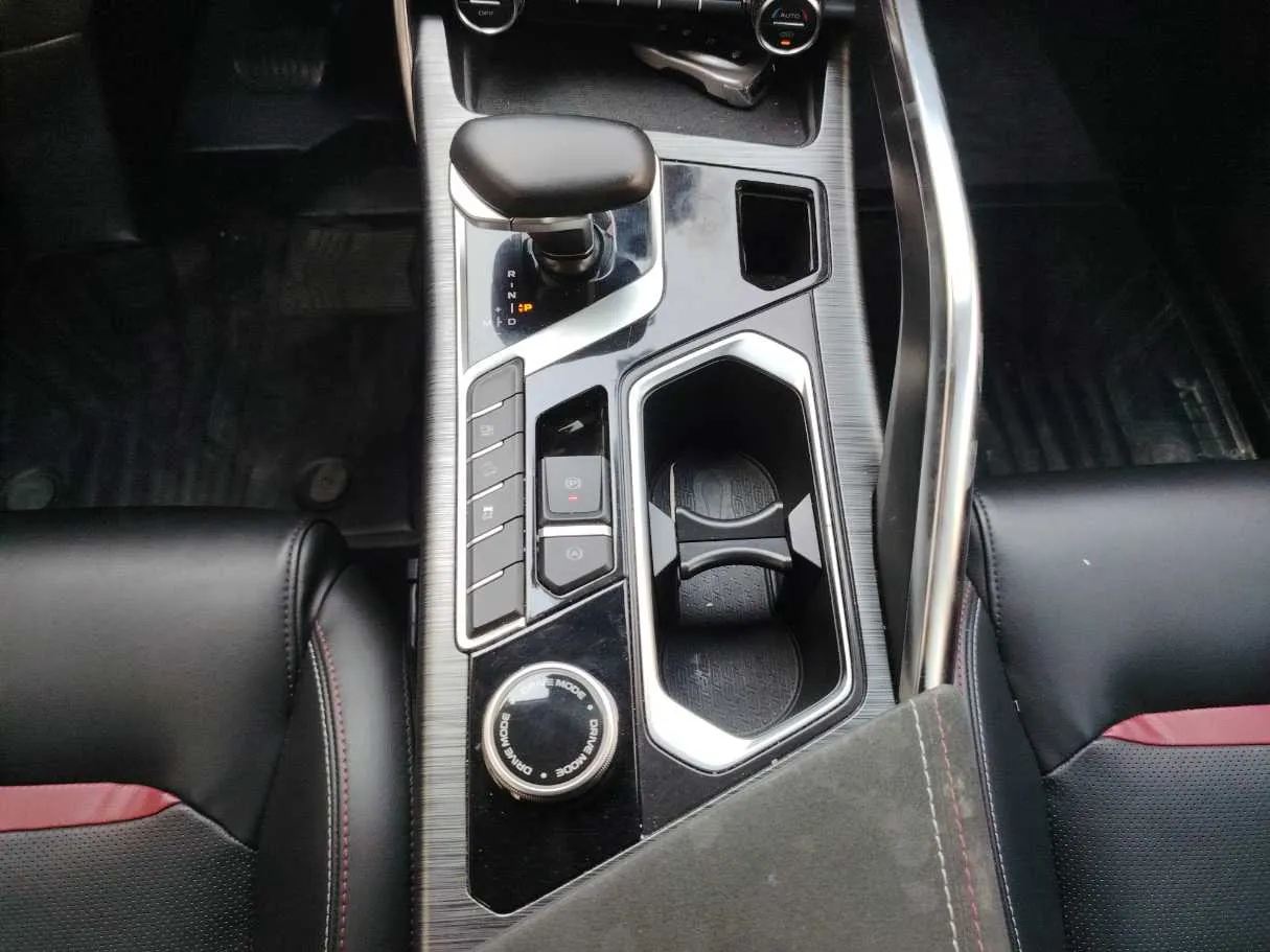 Car image 14