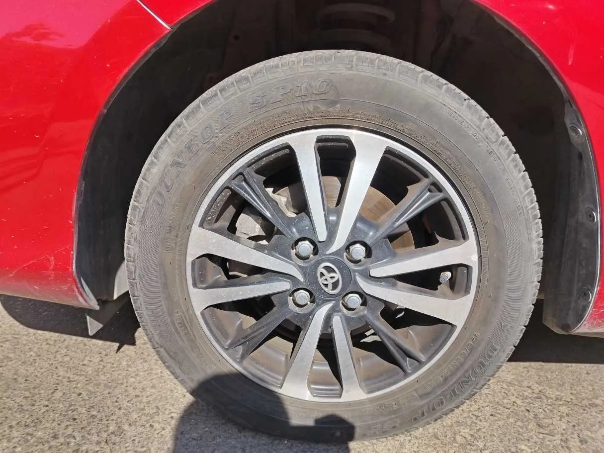 Car image 10