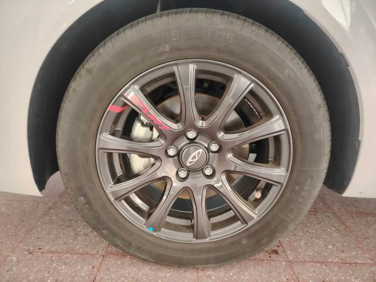 Car image 9