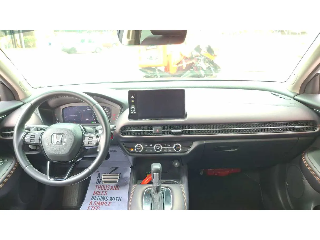 Car image 16