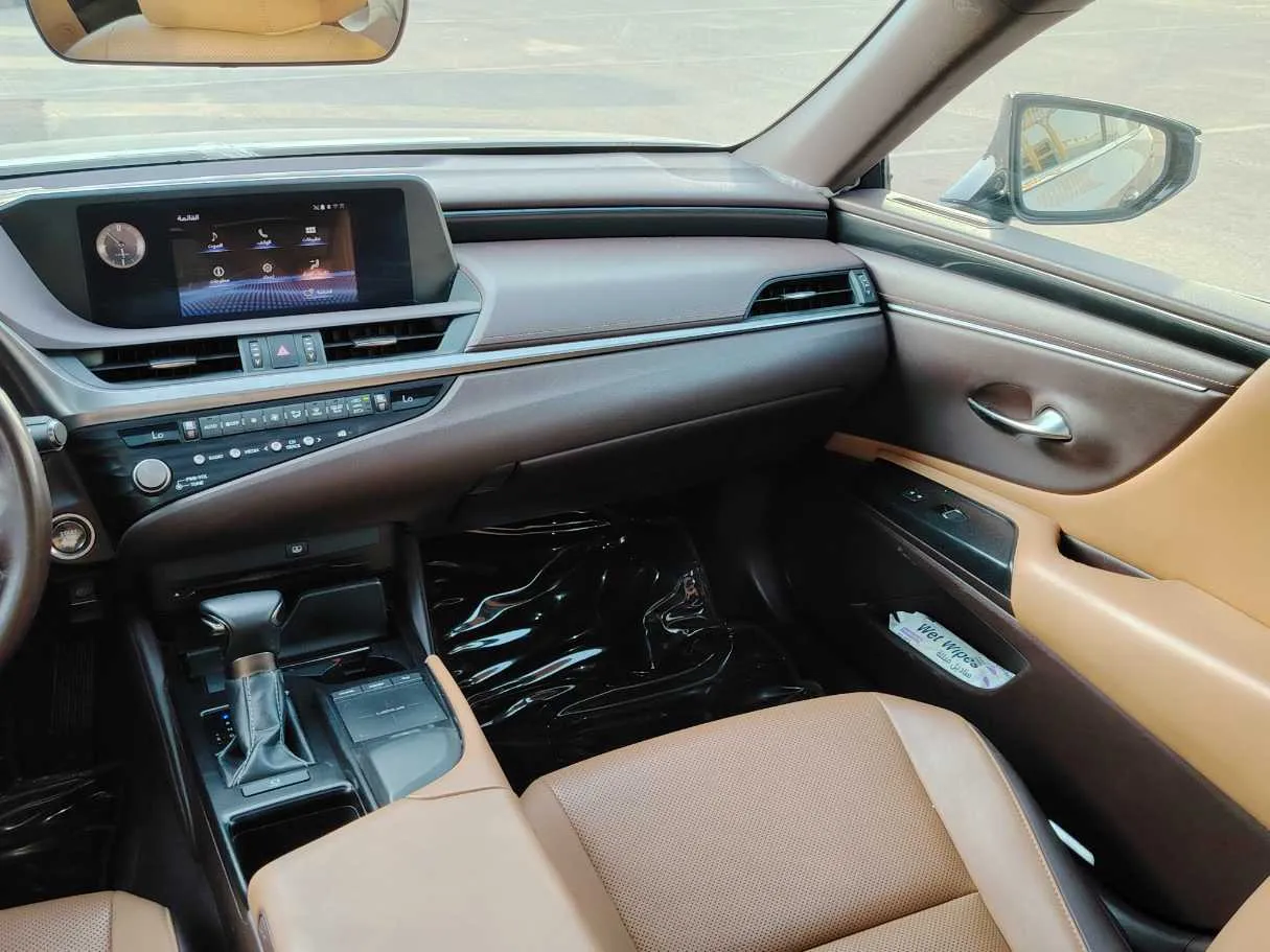 Car image 20