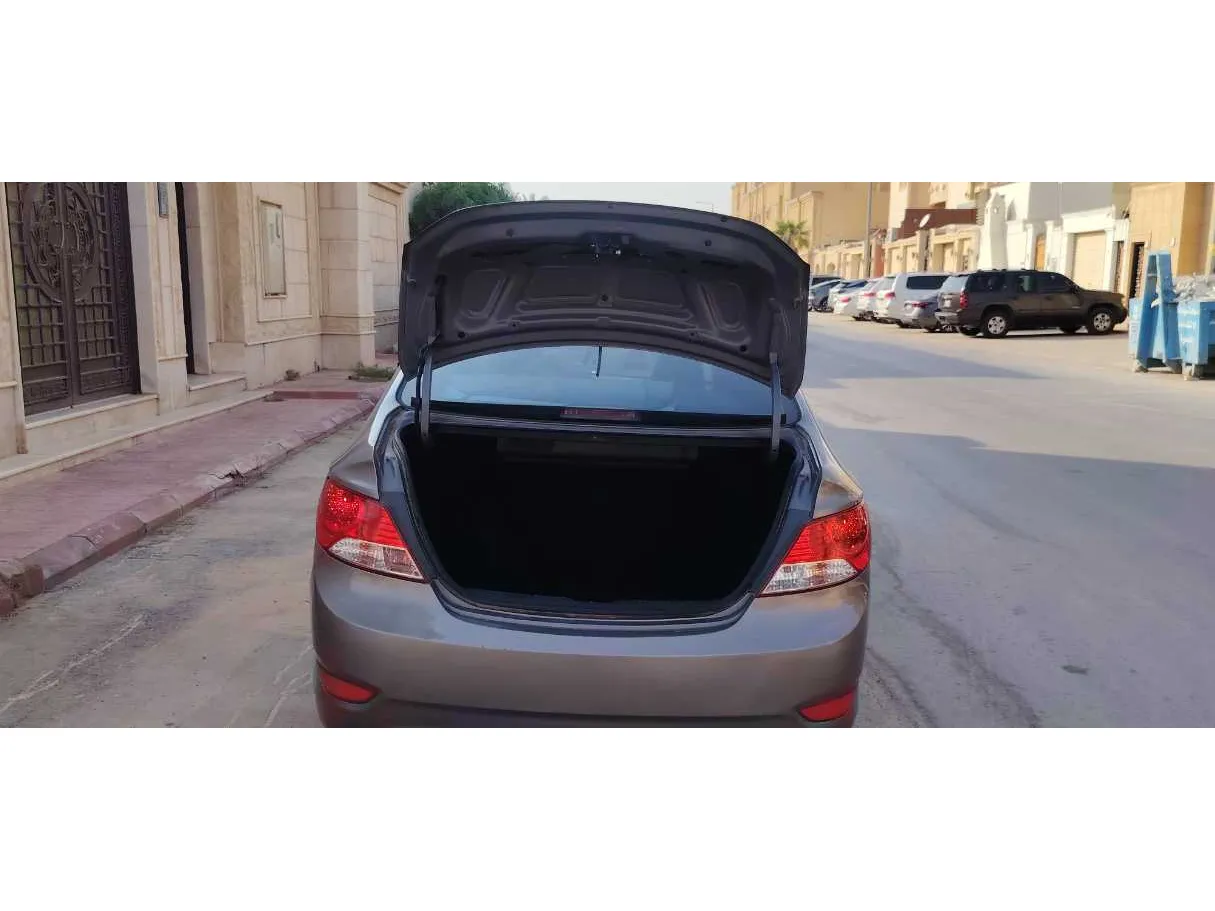 Car image 20