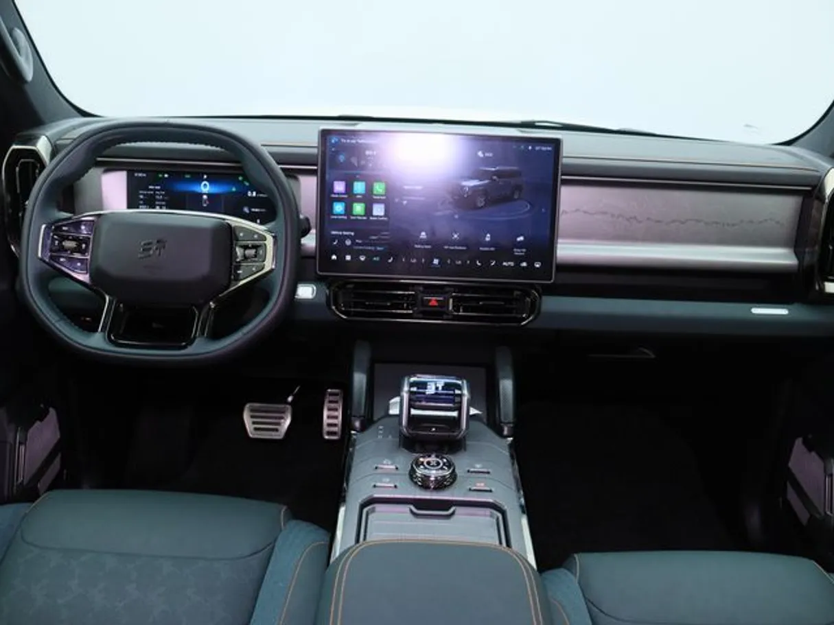 Car image 14
