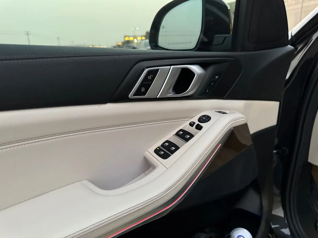 Car image 28