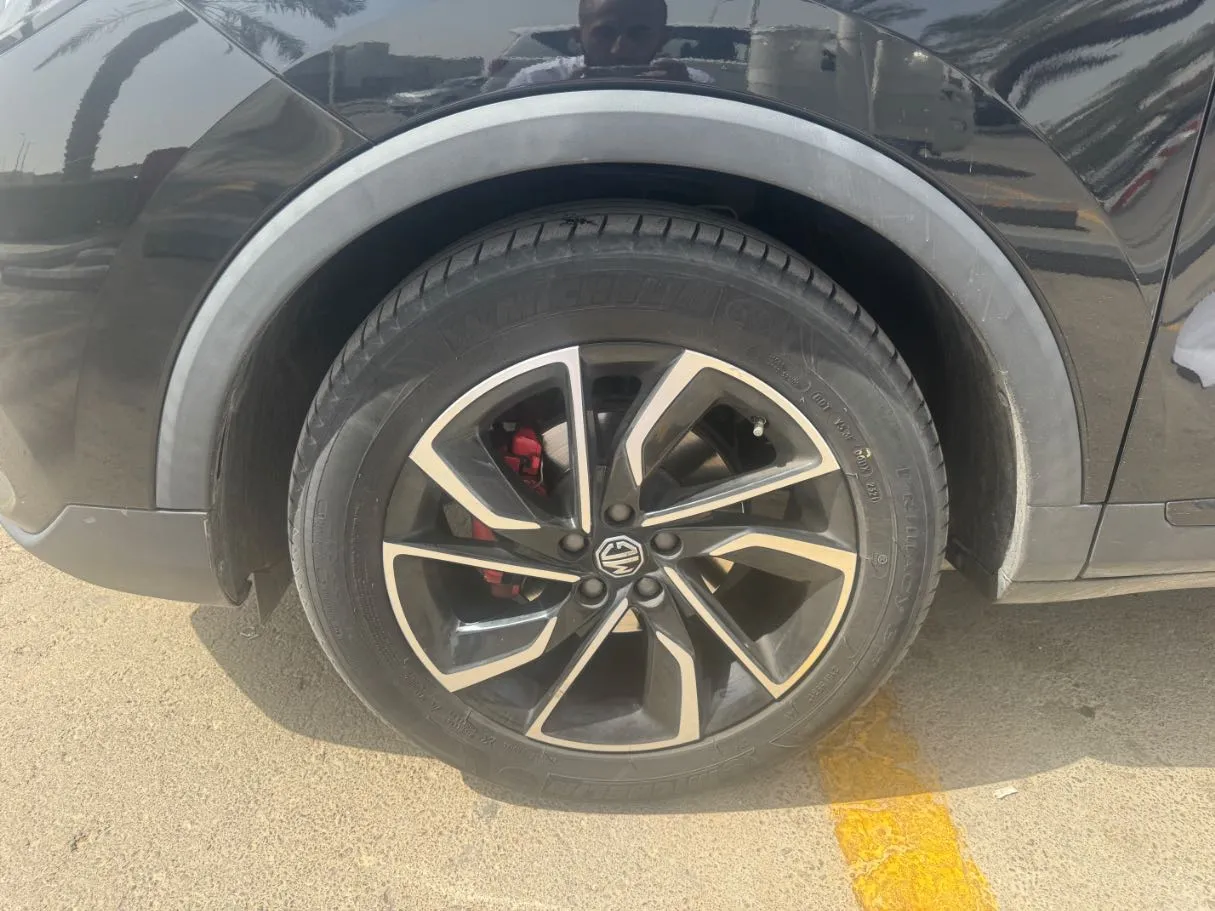 Car image 9