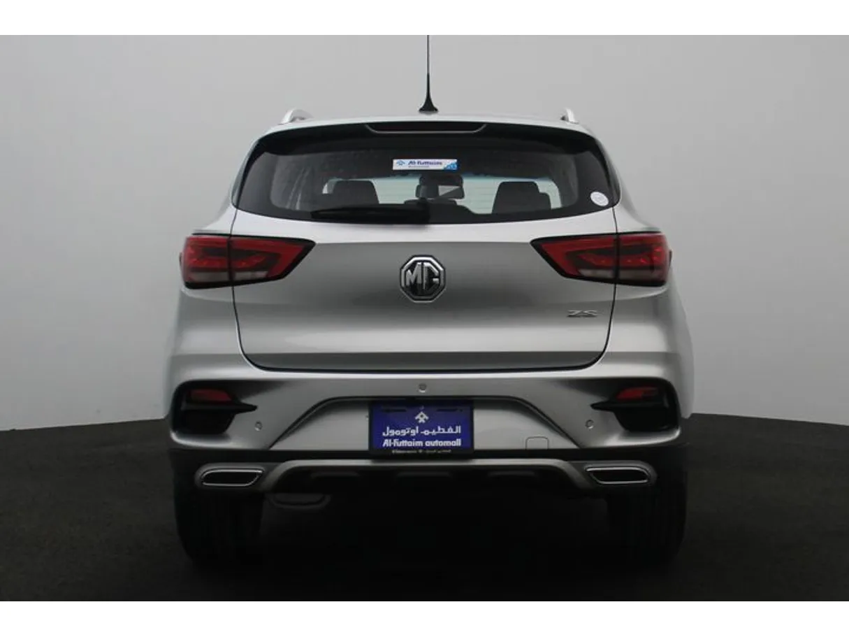 Car image 12