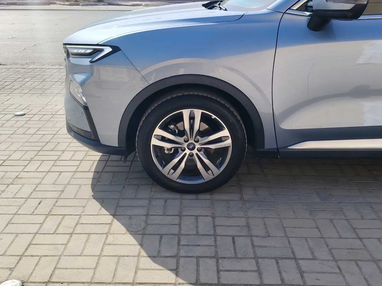 Car image 9