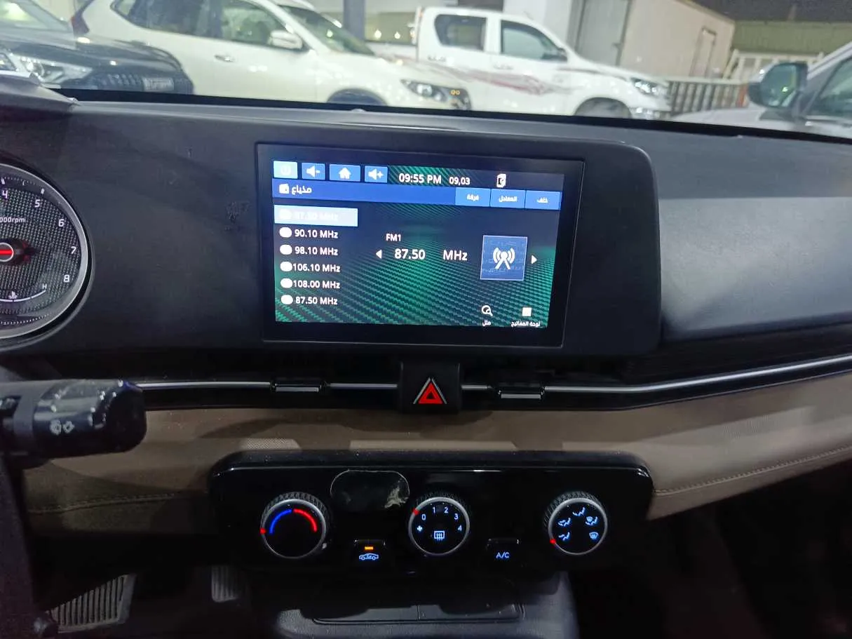 Car image 12