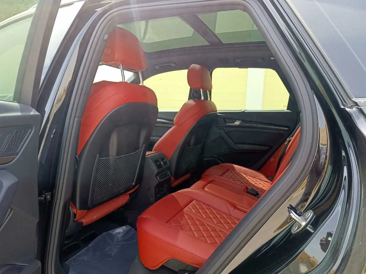 Car image 18
