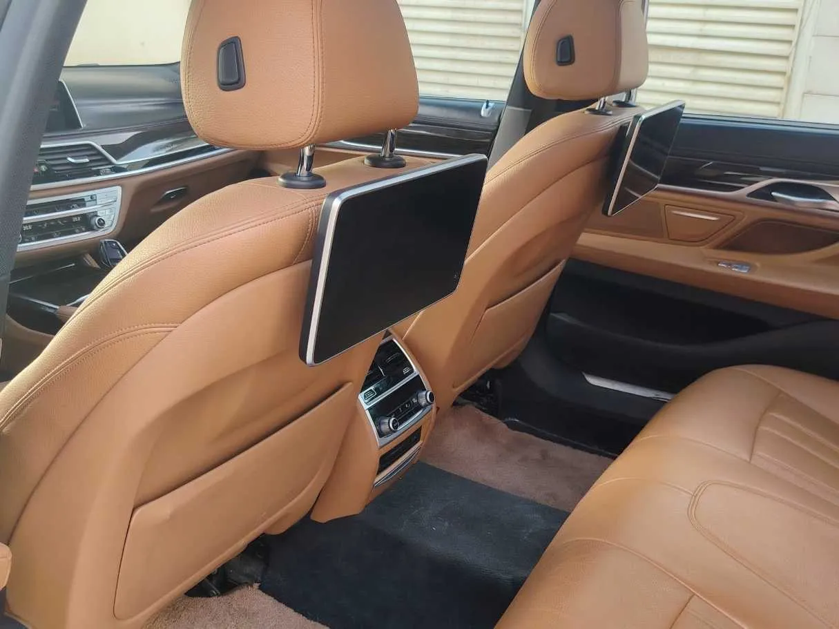 Car image 19