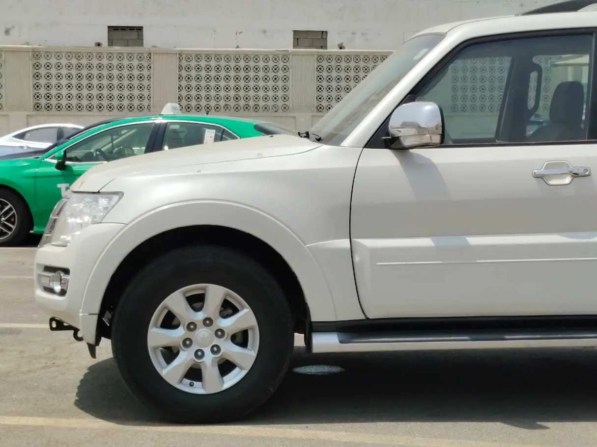 Car image 9