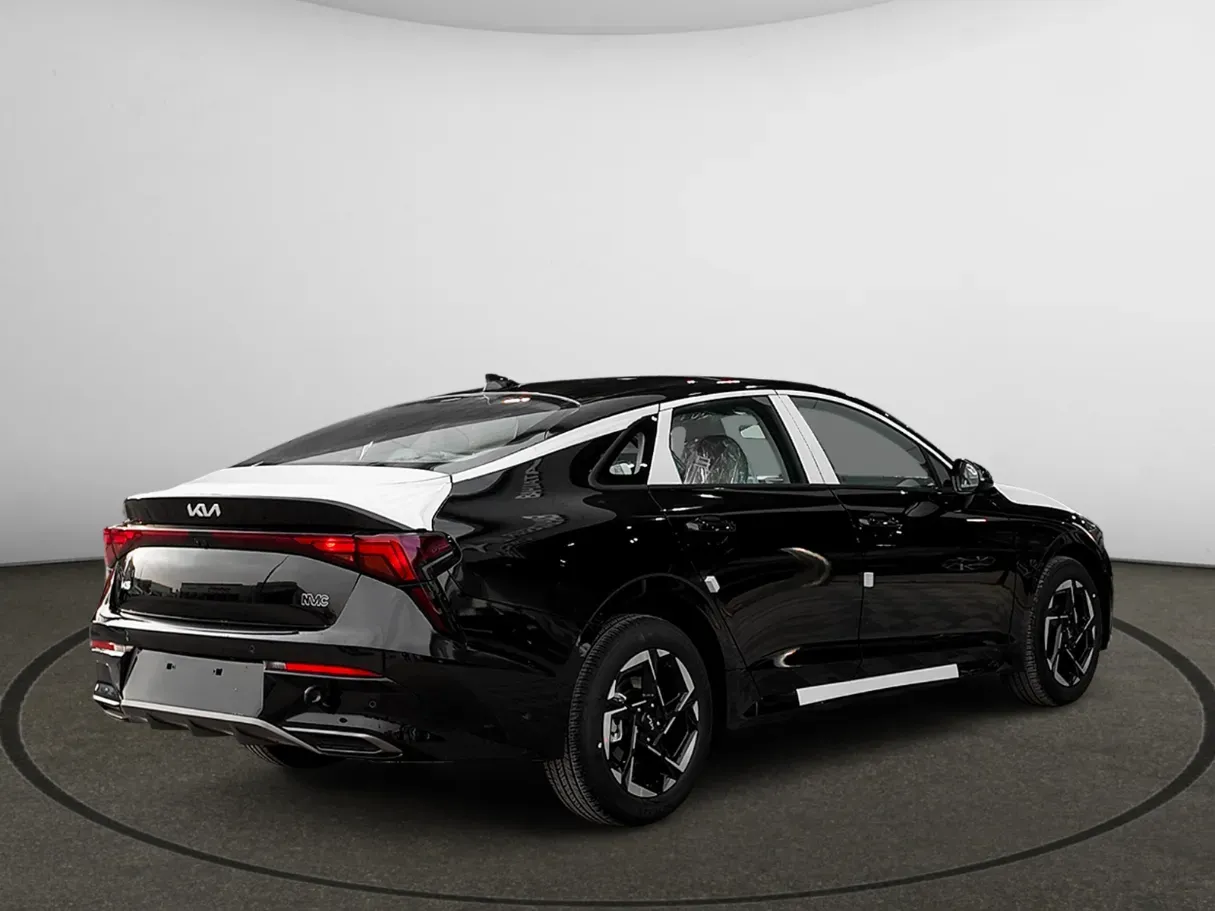 Car image 5