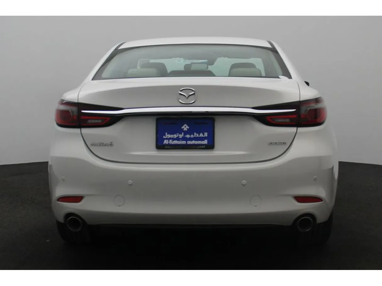 Car image 12
