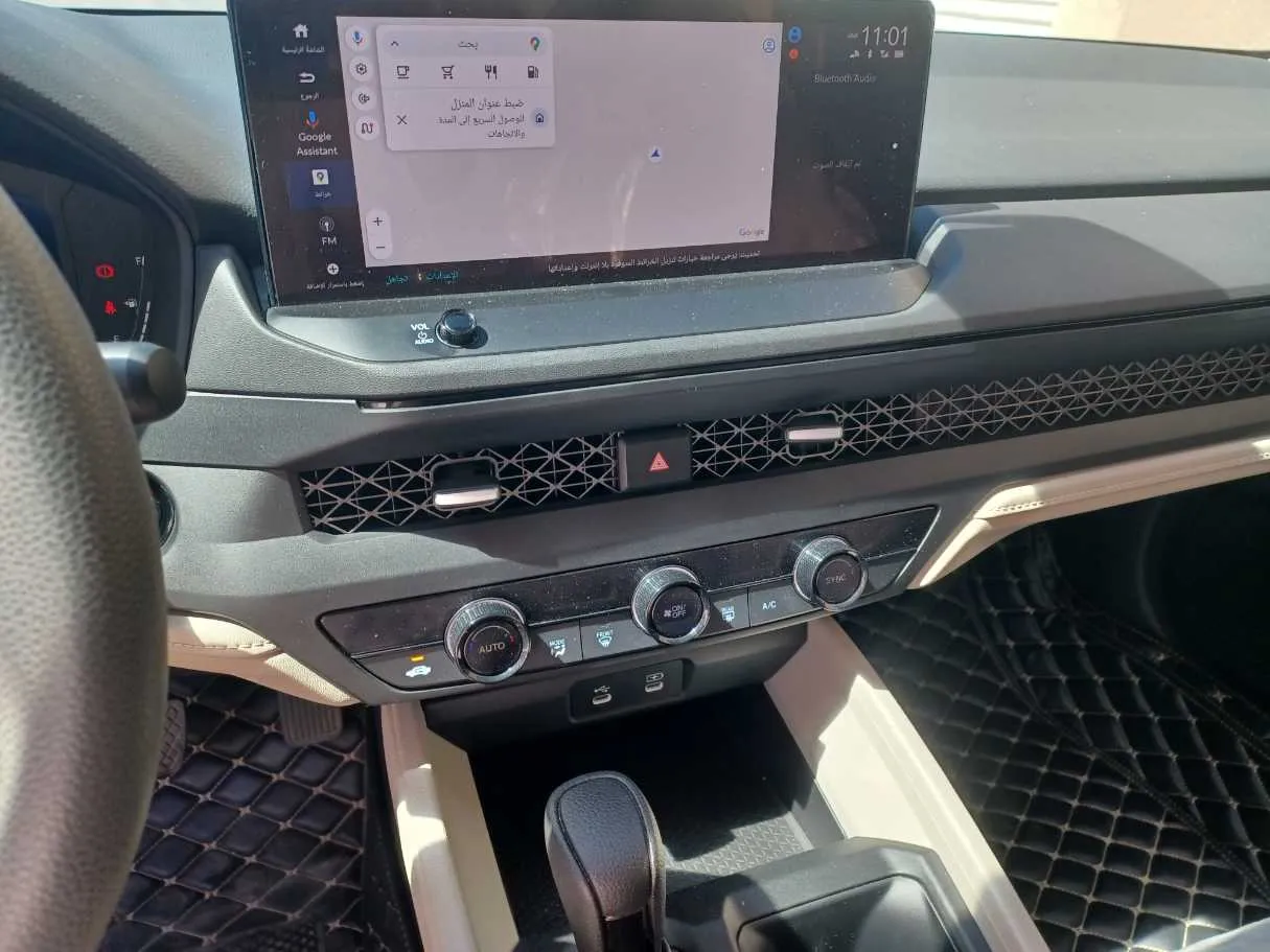 Car image 18