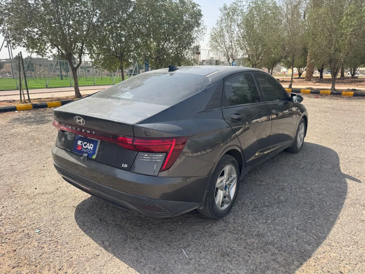 Car image 5